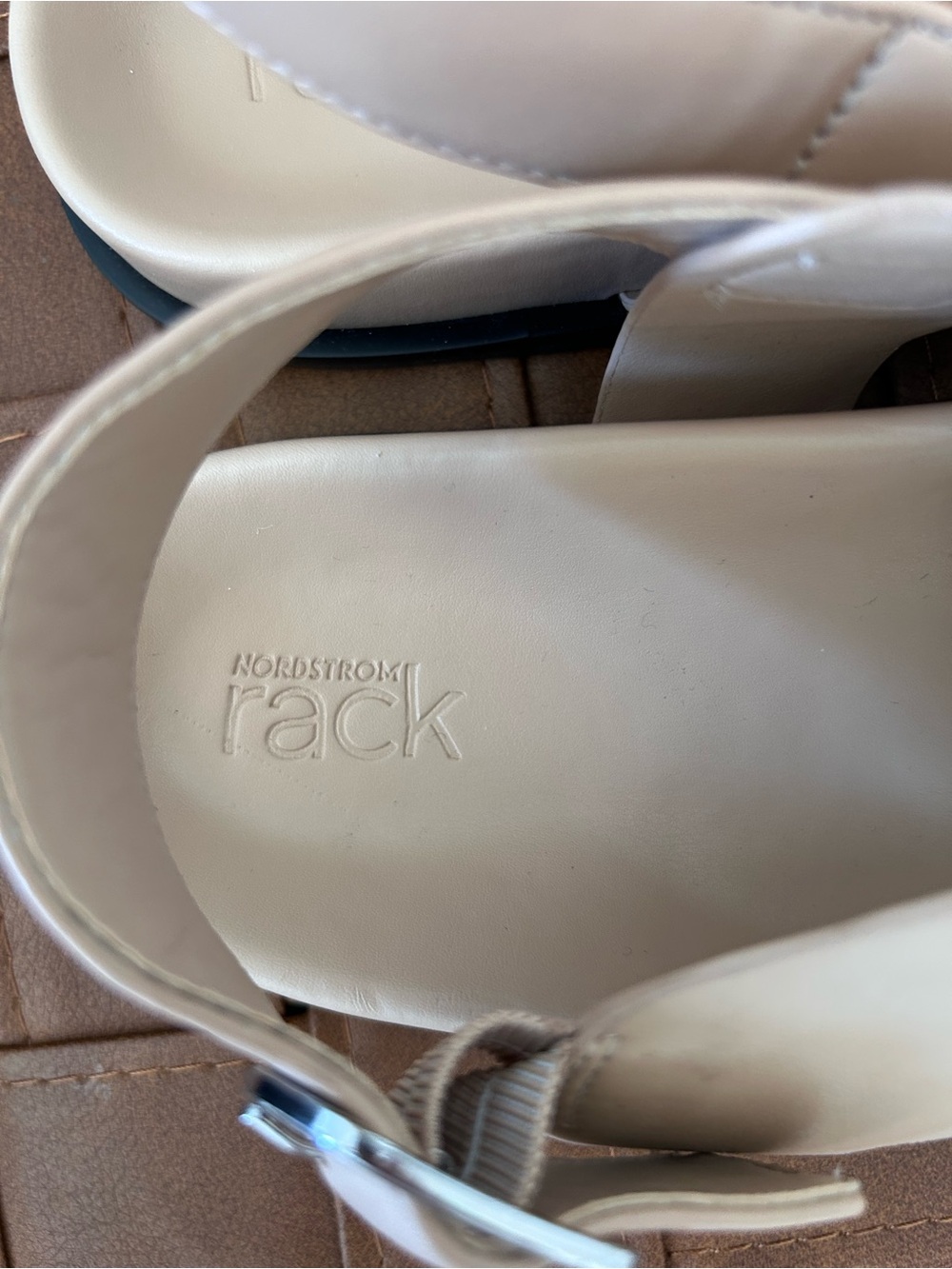 Nordstrom Rack Women’s Vegan Leather Cross-Strap Buckle Sandals in Nude Size 7 - Picture 3 of 5